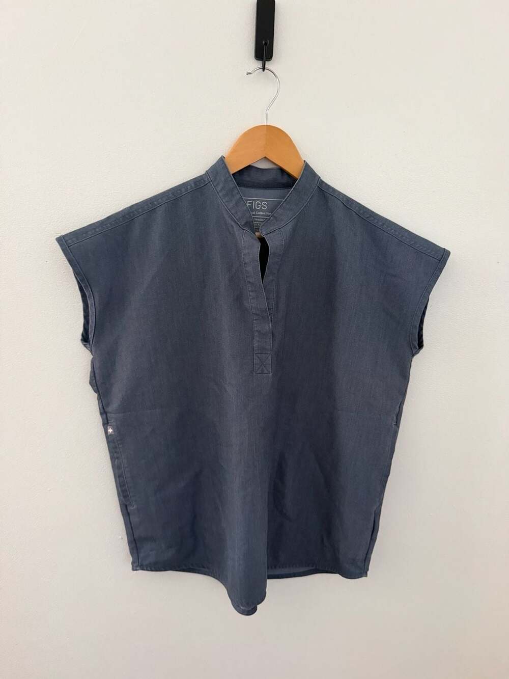 Figs Rafaela Scrub Top Size XS Gray Sleeveless